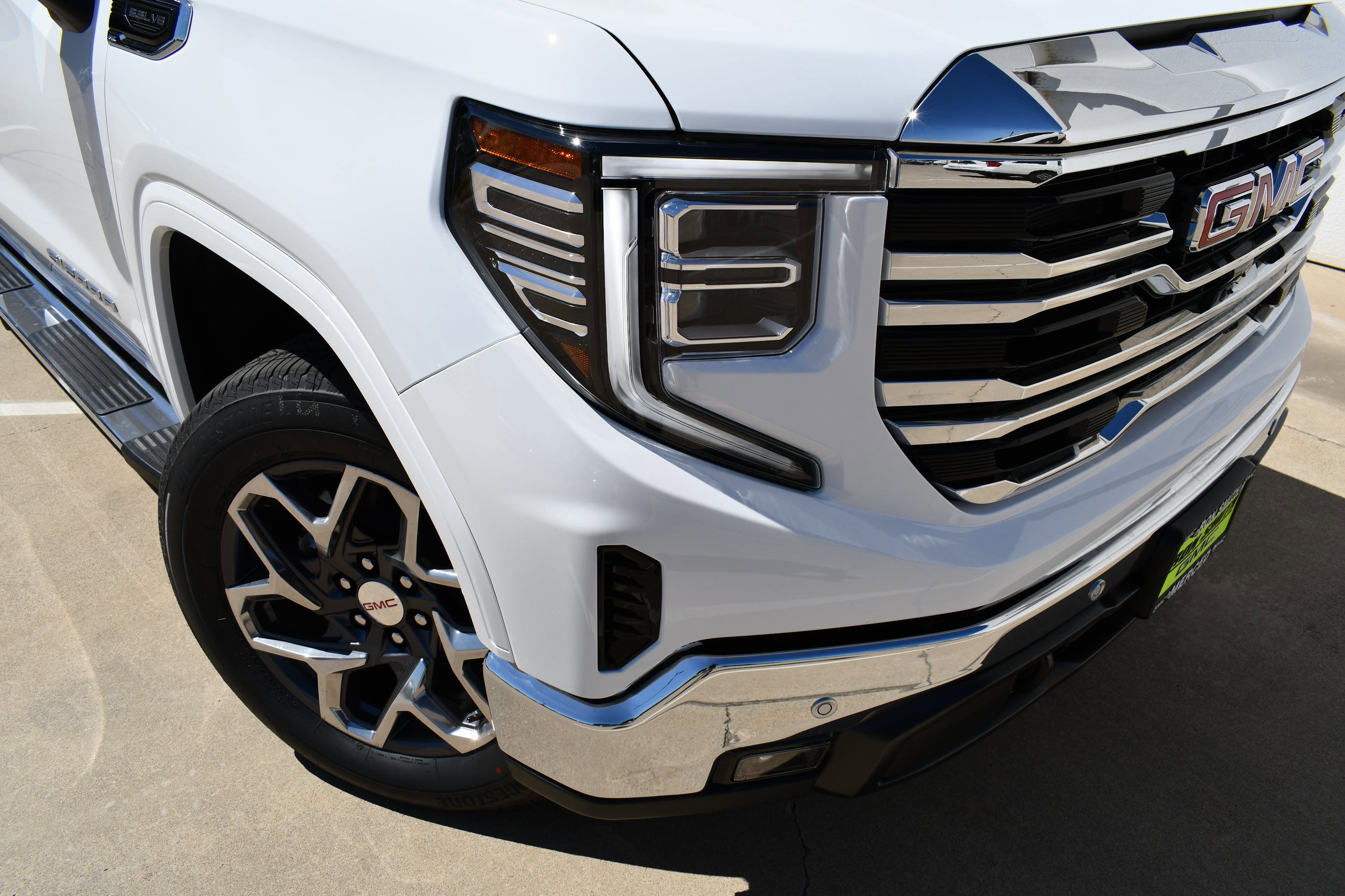 2025 Gmc Sierra 1500 SLT photo 3
