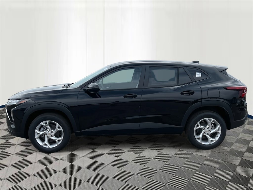 2026 Chevrolet Trax LS photo 2