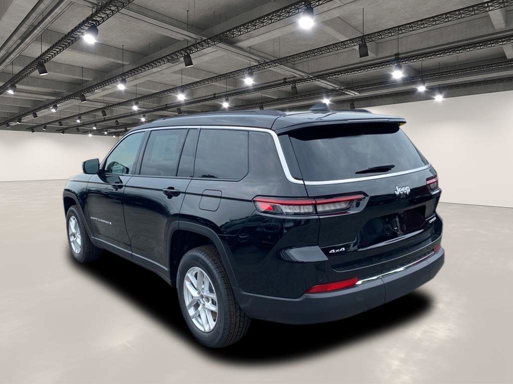 2025 Jeep Grand Cherokee Laredo X photo 2
