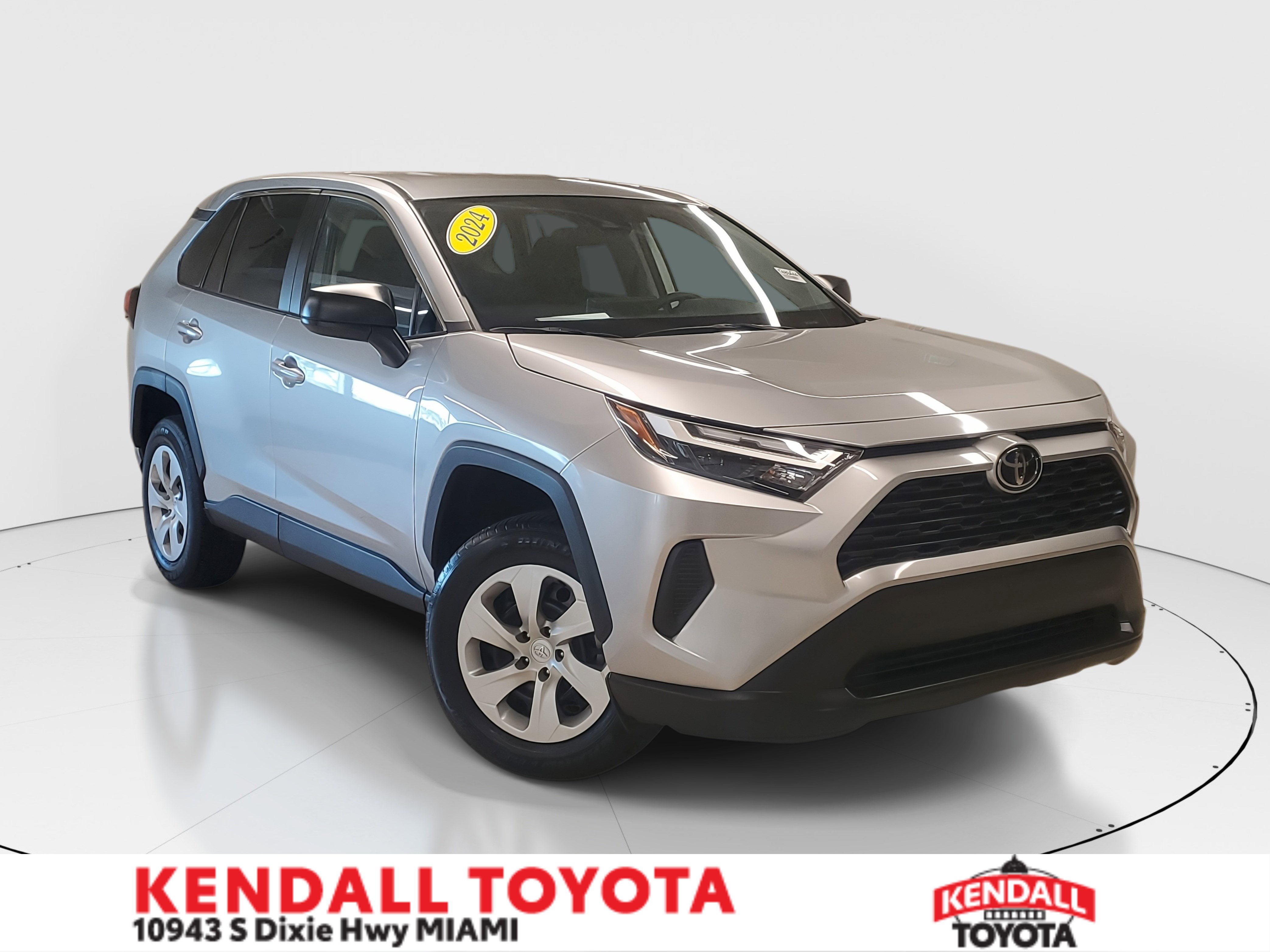 2024 Toyota RAV4 LE's photo