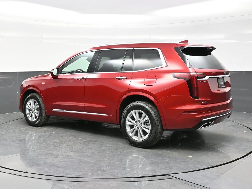 2025 Cadillac XT6 Luxury photo 3