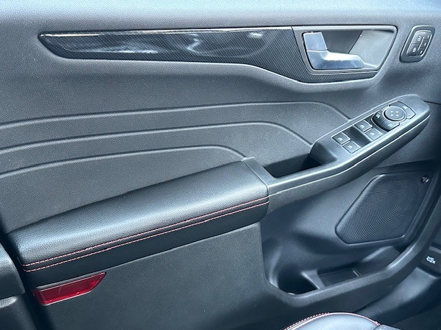 2025 Ford Escape ST-Line Select photo 24