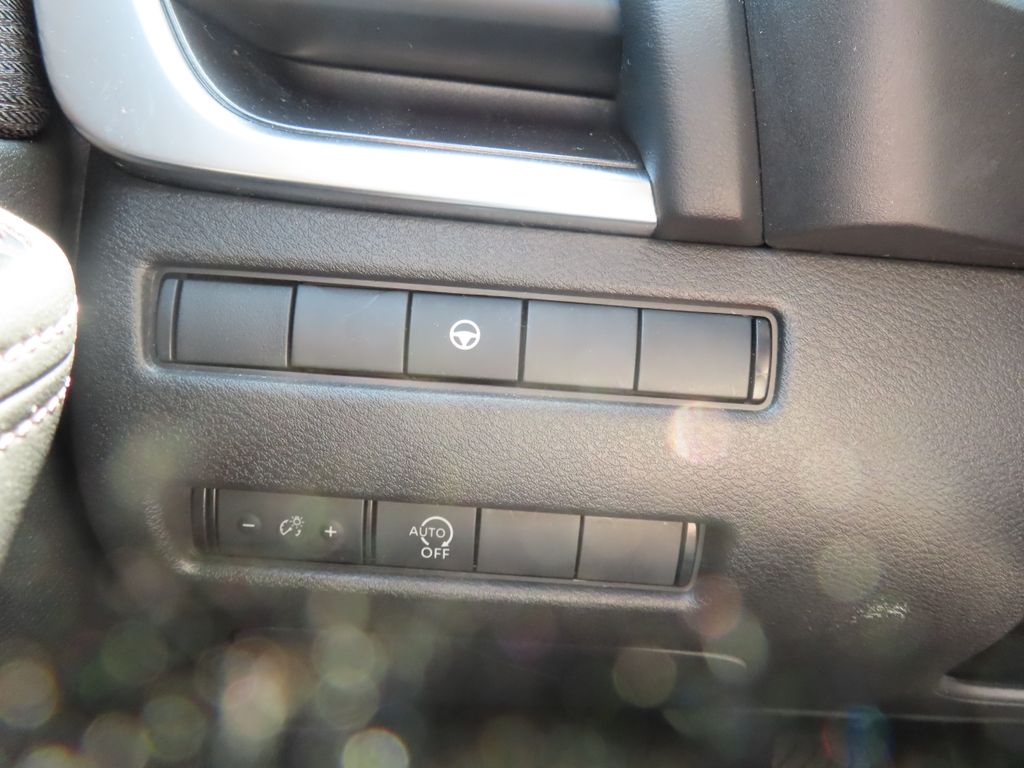 2023 Nissan Rogue SV photo 14