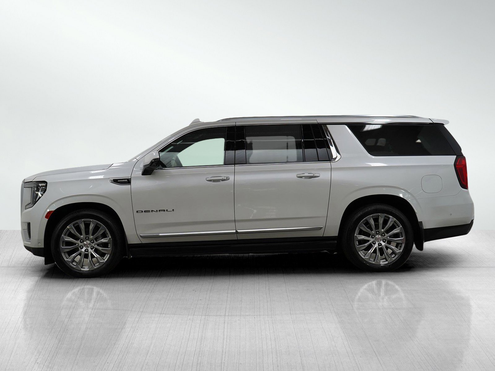 Used 2023 GMC Yukon XL Denali with VIN 1GKS2JKT5PR236346 for sale in Bloomington, Minnesota