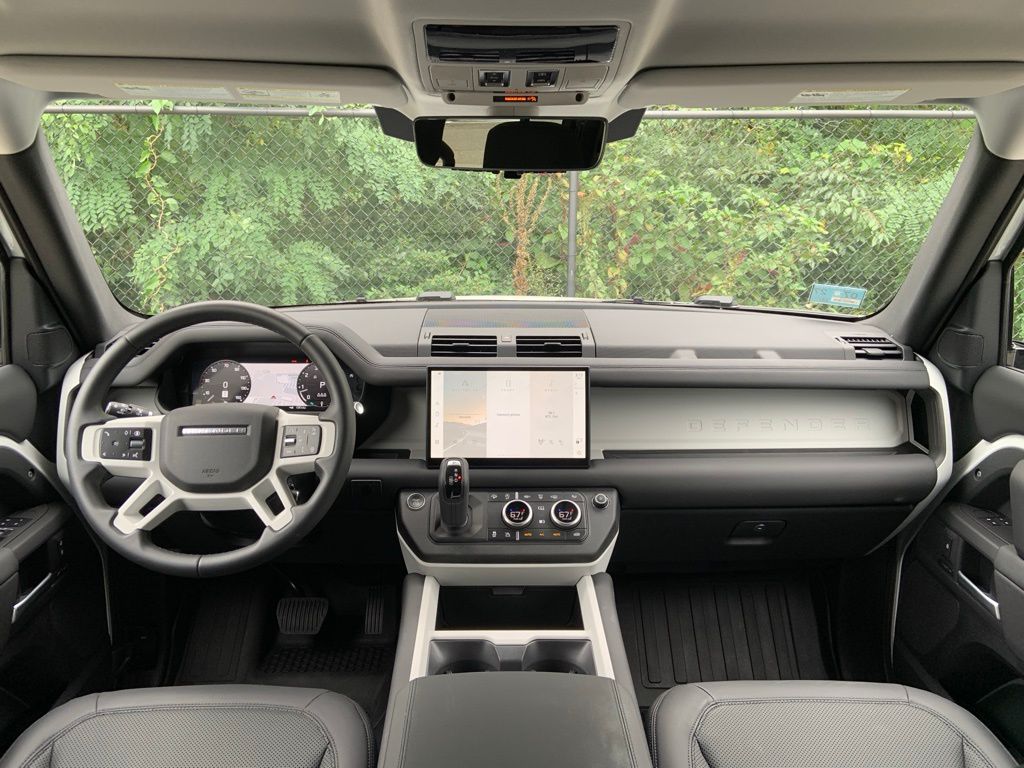 2025 Land Rover Defender 110 S photo 21