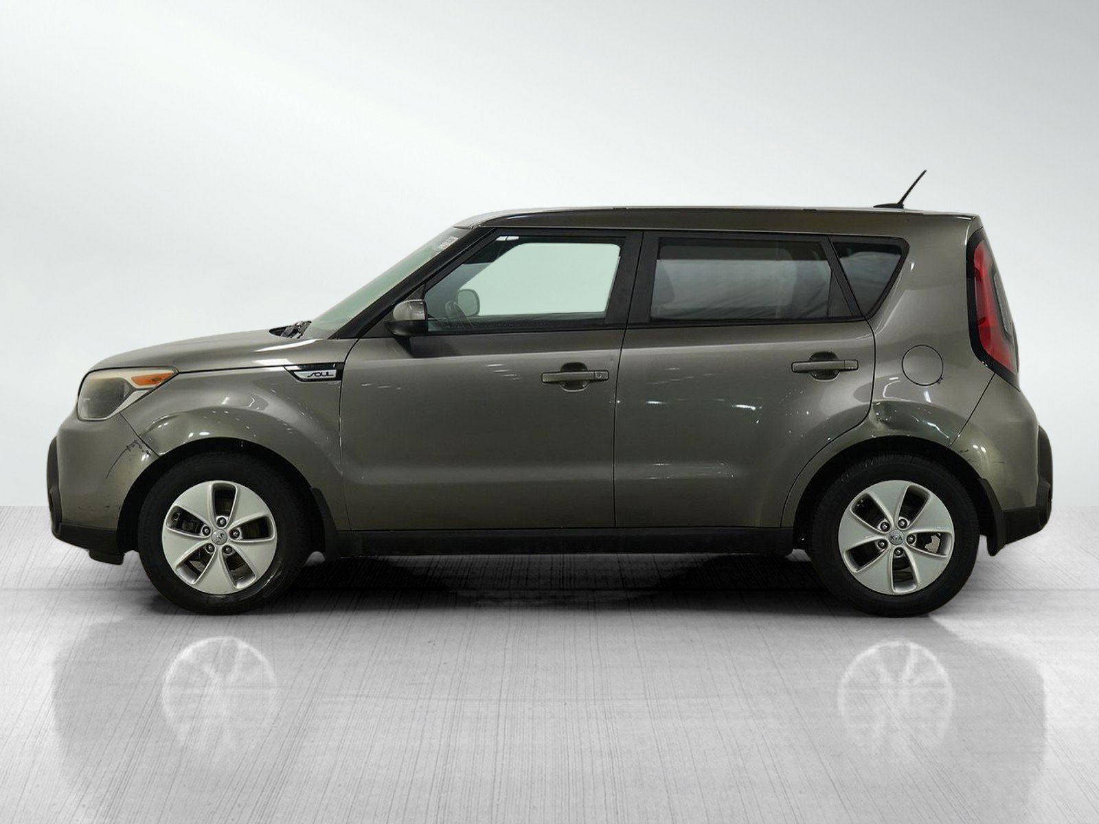 Used 2015 Kia Soul Base with VIN KNDJN2A2XF7121460 for sale in Burnsville, Minnesota