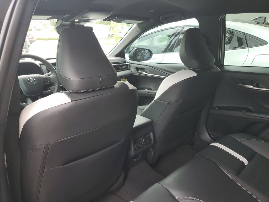 2025 Toyota Camry SE photo 15