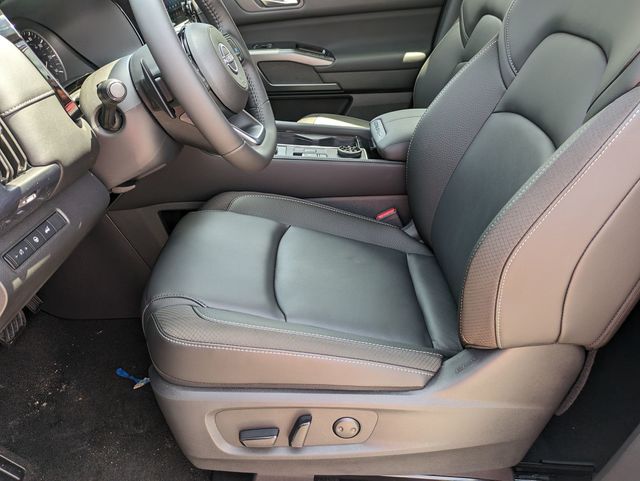 2025 Nissan Pathfinder SL photo 12