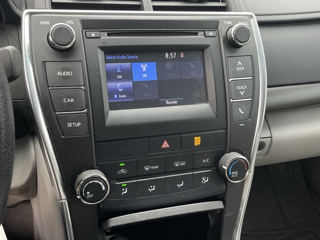 2016 Toyota Camry LE photo 3