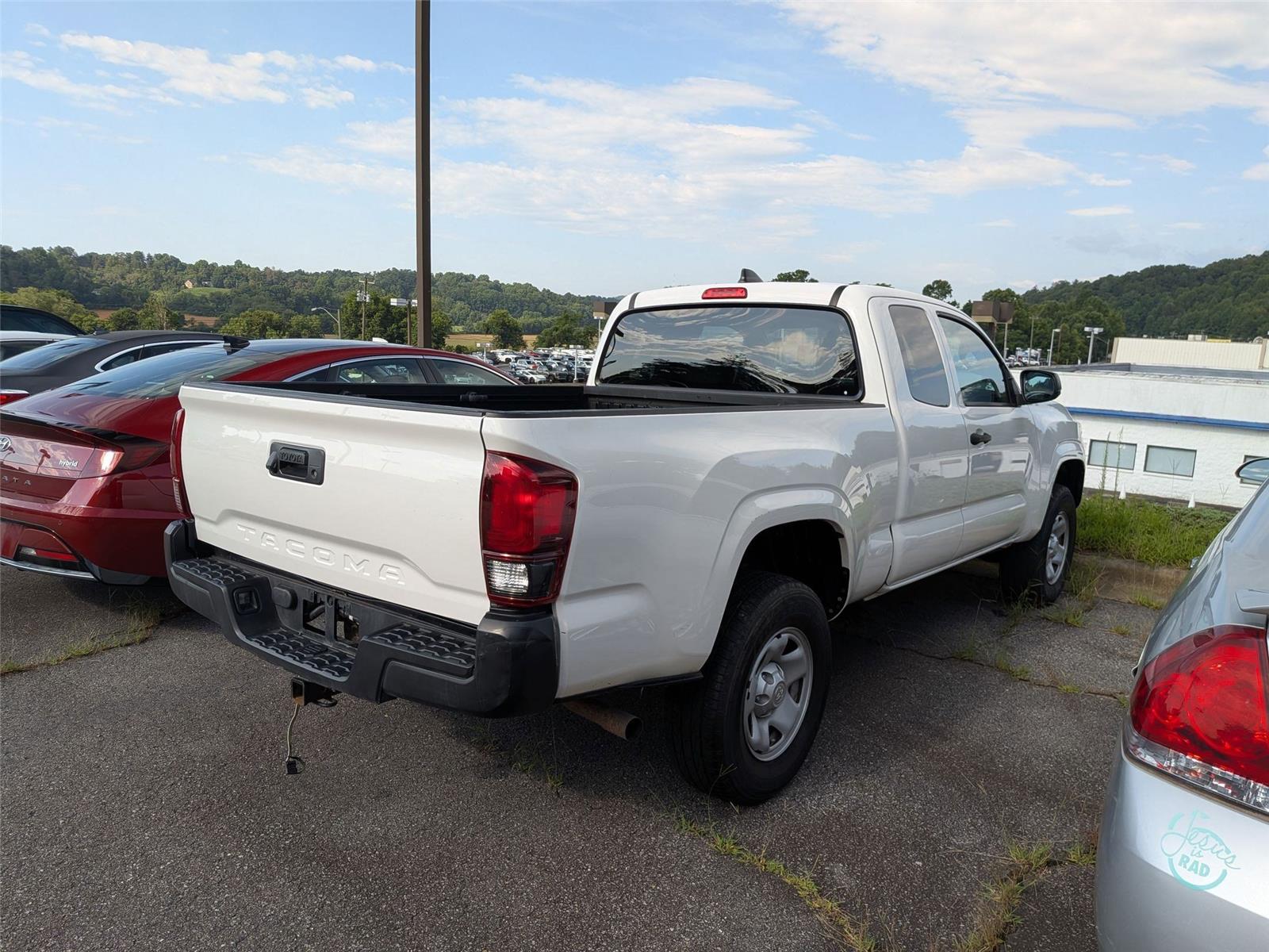 2022 Toyota Tacoma SR photo 3