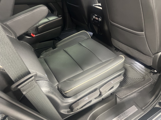 2023 Gmc Yukon SLT photo 28