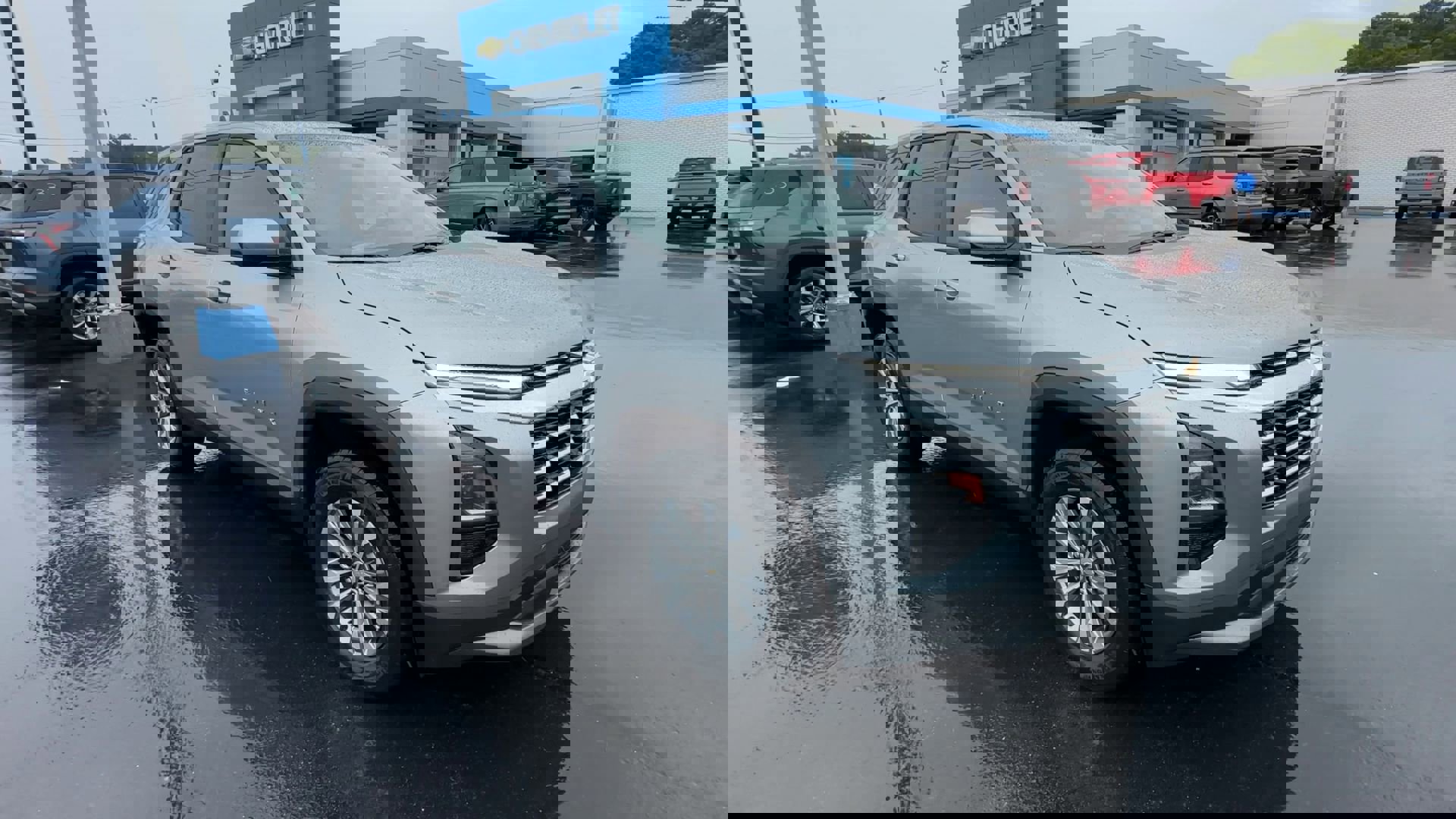 2026 Chevrolet Equinox LT photo 2