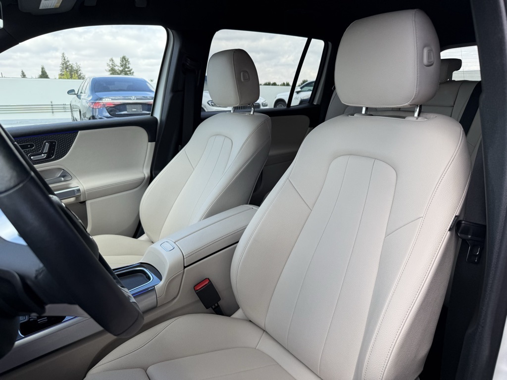 2025 Mercedes Benz GLB 250 4MATIC photo 4