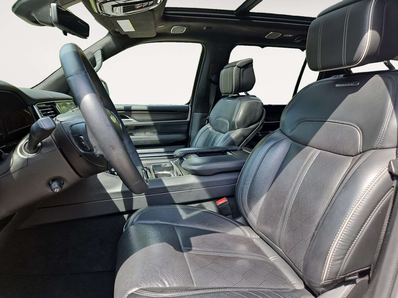 2024 Jeep Grand Wagoneer II photo 4