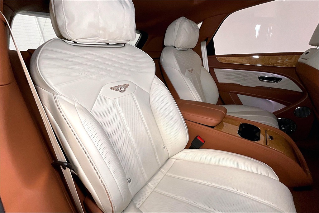 2024 Bentley Bentayga Azure photo 25