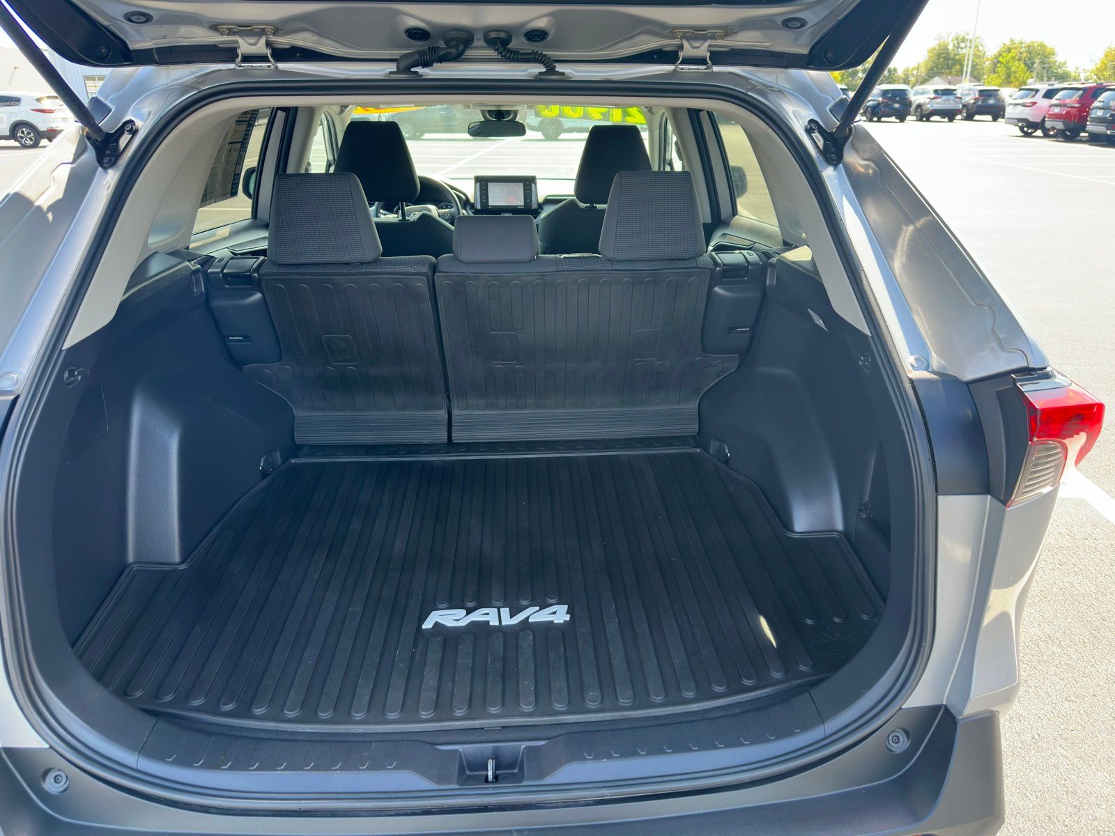 2021 Toyota RAV4 LE photo 23