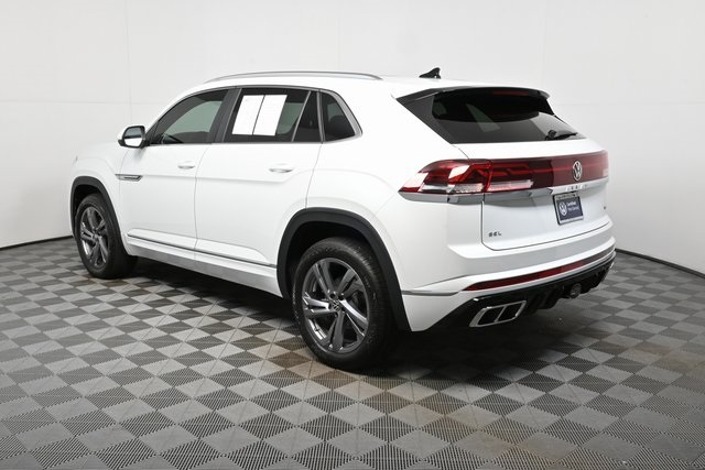 2024 Volkswagen Atlas Cross Sport SEL R-Line photo 2