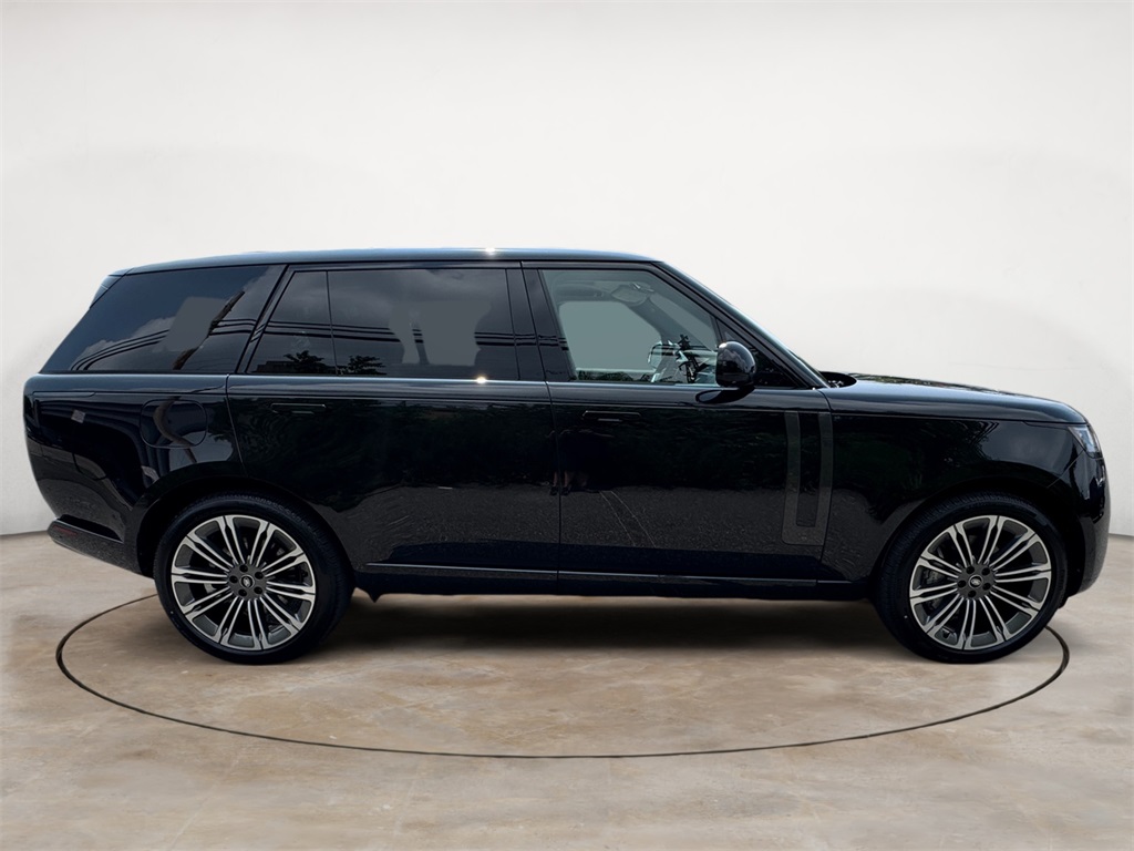 2025 Land Rover Range Rover SE photo 5
