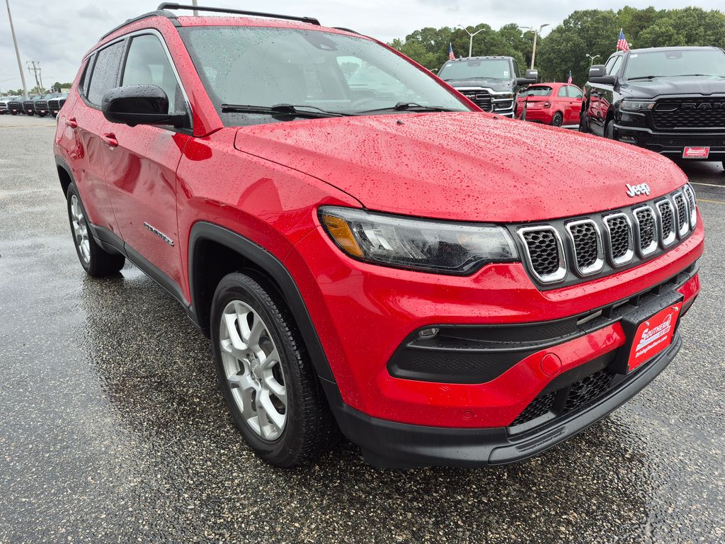 2023 Jeep Compass Latitude Lux photo 5