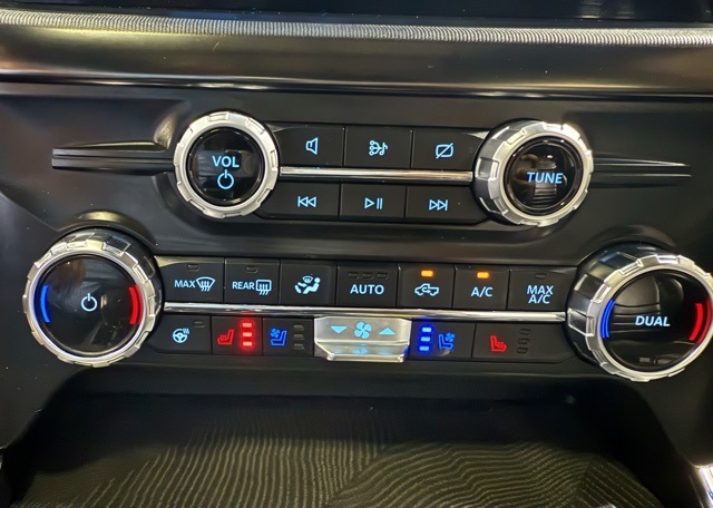 2022 Ford F-150 Platinum photo 19
