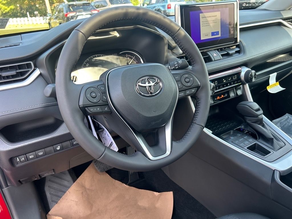 2025 Toyota RAV4 XLE photo 5