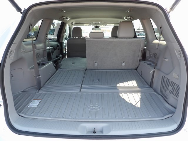 2019 Toyota Highlander LE photo 14