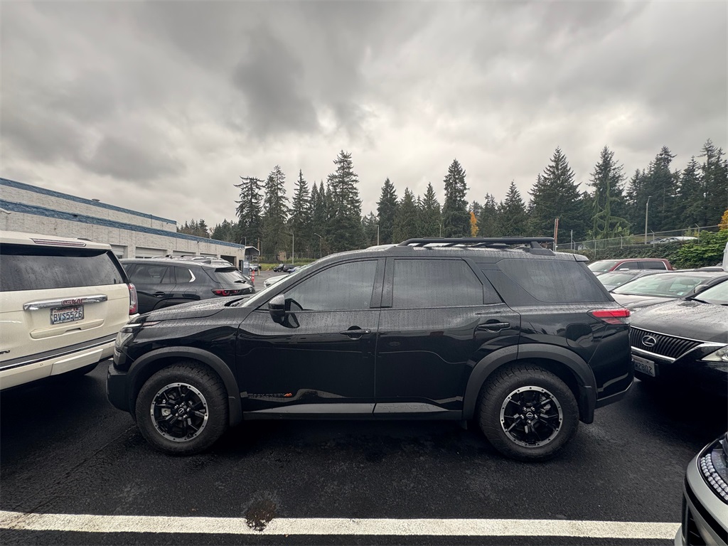 2025 Nissan Pathfinder Rock Creek photo 2