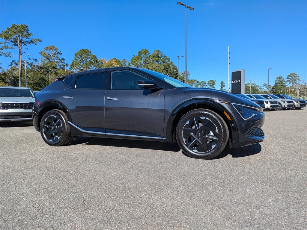 2025 Kia EV6 Wind's photo