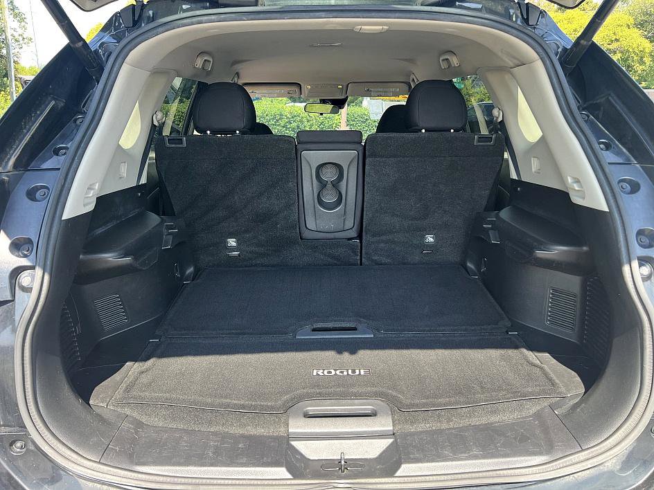 2019 Nissan Rogue SV photo 24