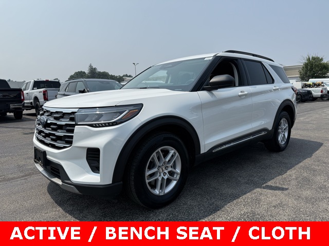 2025 Ford Explorer photo 2