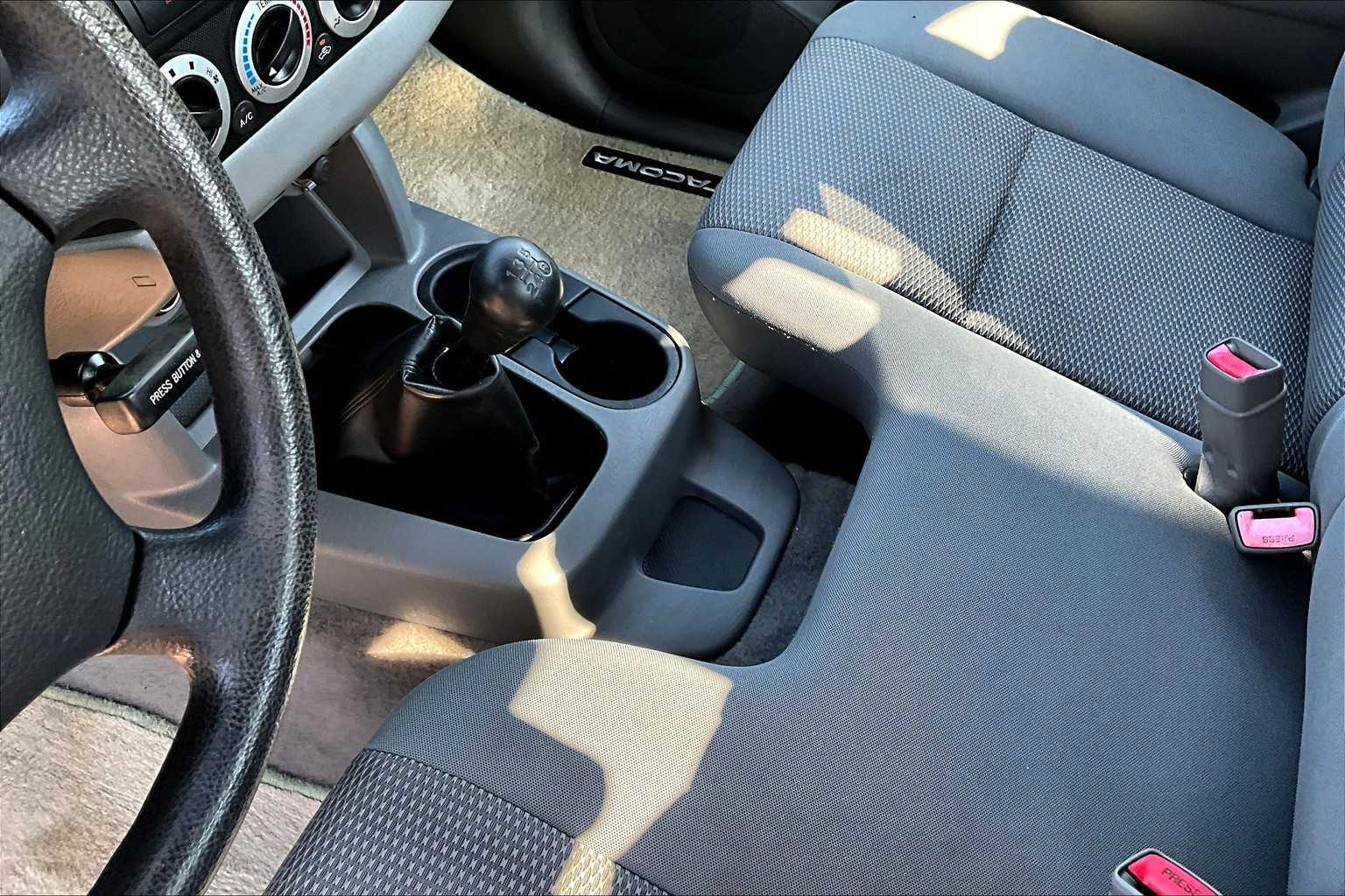 2010 Toyota Tacoma LE photo 13