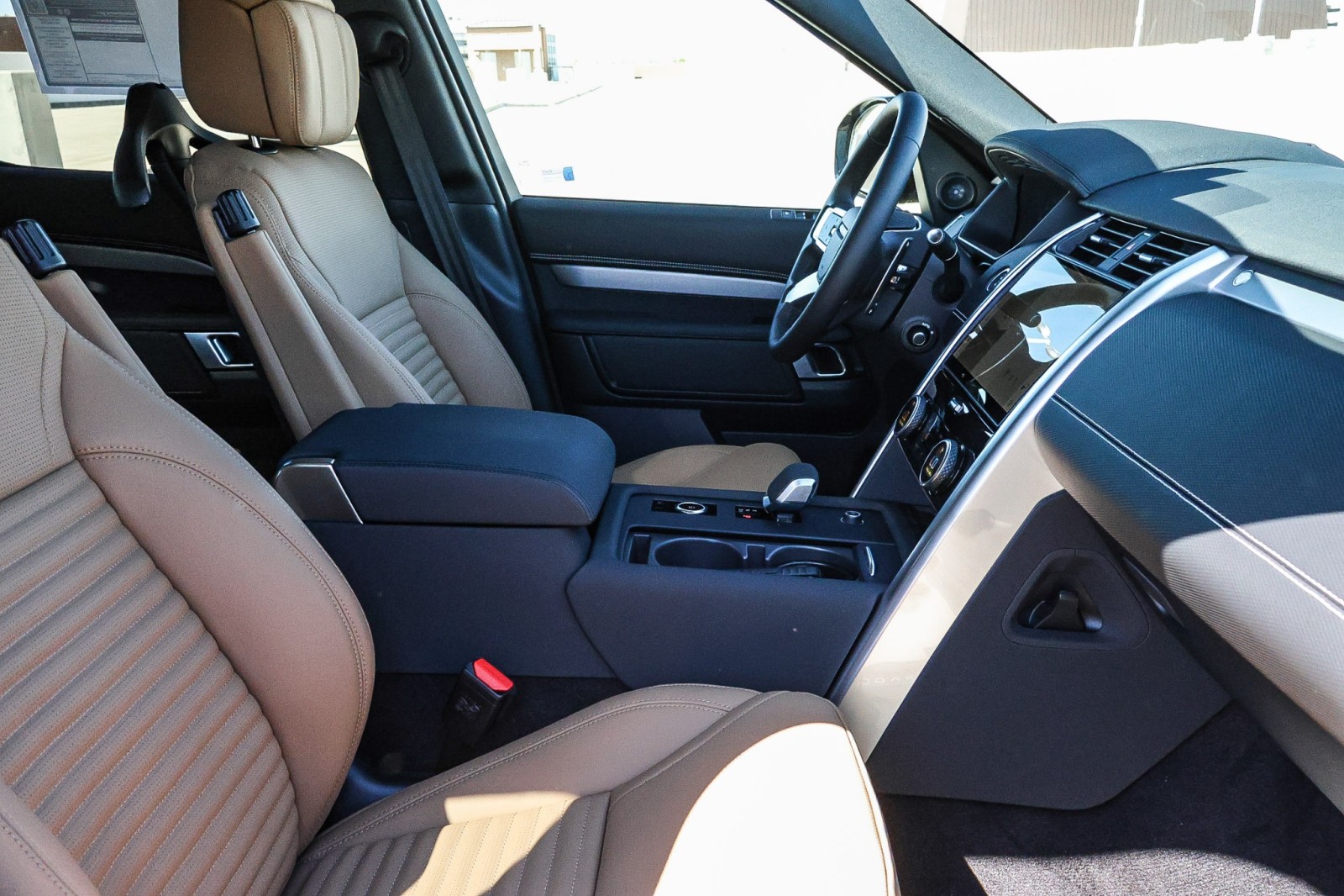 2025 Land Rover Discovery SE photo 19
