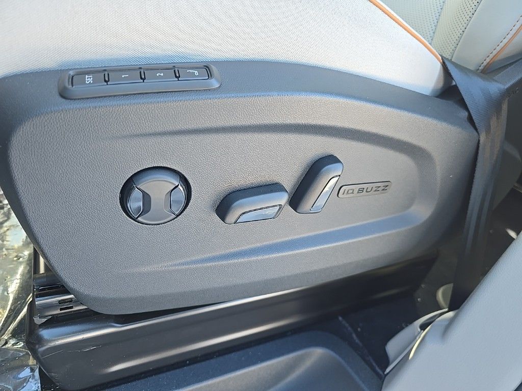 2025 Volkswagen ID. Buzz photo 4