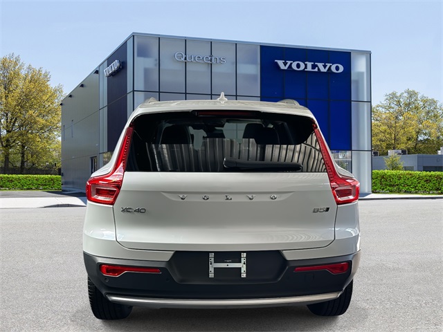 2025 Volvo XC40 Plus photo 3