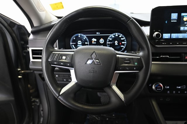 2023 Mitsubishi Outlander PHEV SE photo 3