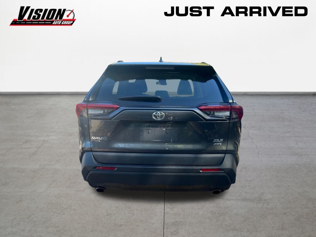 2019 Toyota RAV4 XLE photo 4