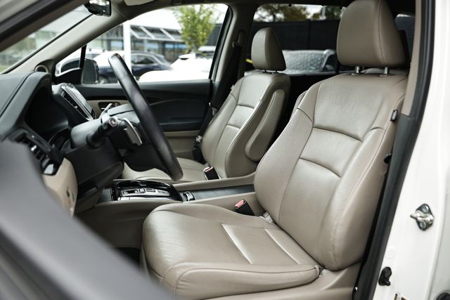 2016 Honda Pilot Touring photo 19