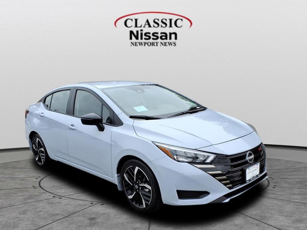 2025 Nissan Versa SR's photo