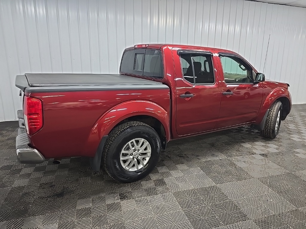 2015 Nissan Frontier SV Crew Cab photo 3
