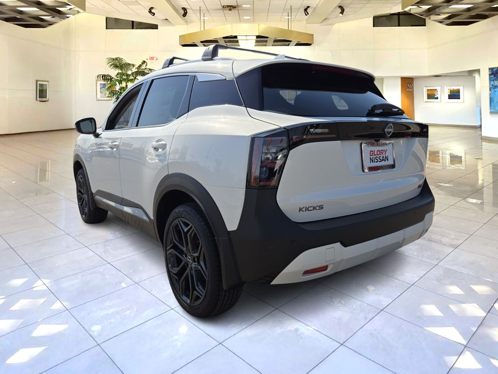 2025 Nissan Kicks SR photo 3