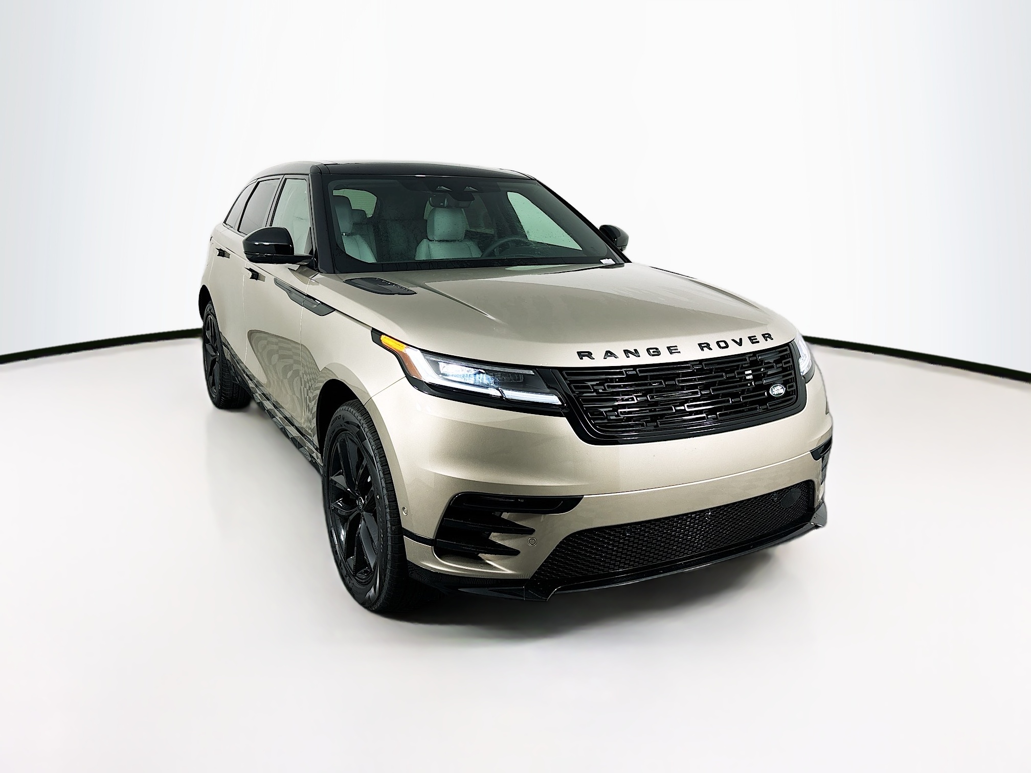 2026 Land Rover Range Rover Velar SE photo 2