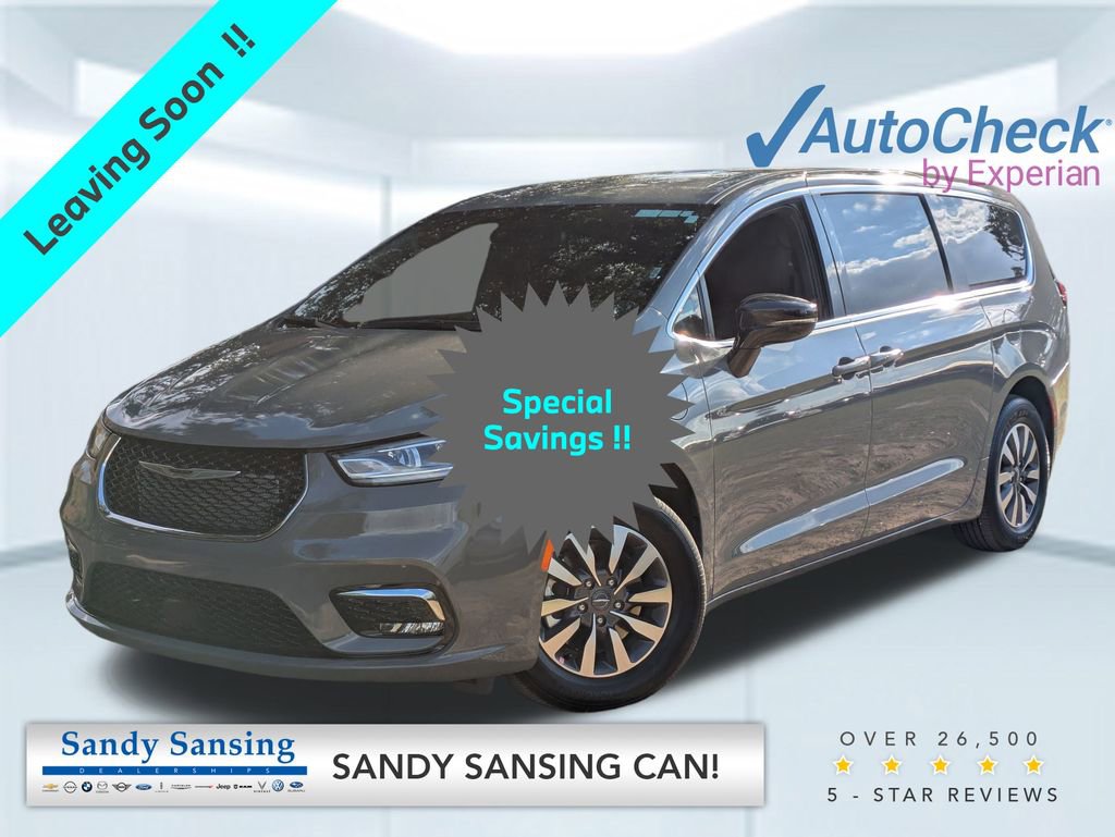 2025 Chrysler Pacifica PHEV Select's photo