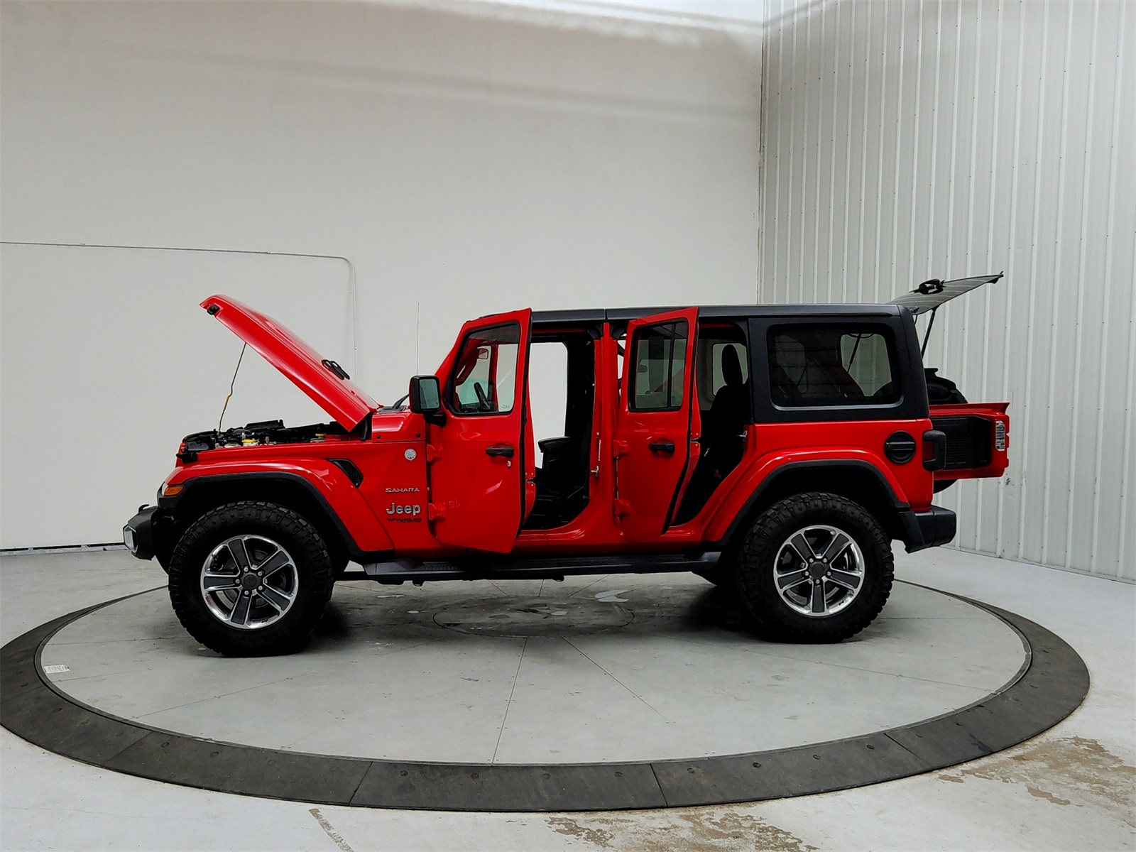 2020 Jeep Wrangler Unlimited Sahara photo 12