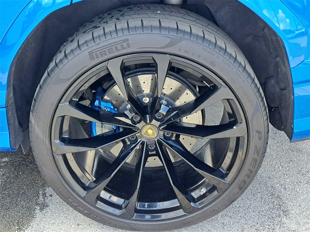 2021 Lamborghini Urus photo 5