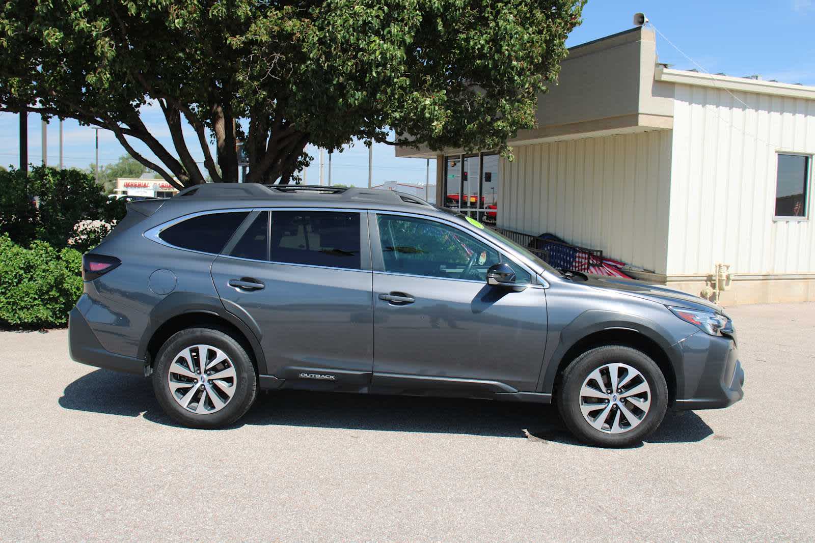 2024 Subaru Outback Premium photo 2