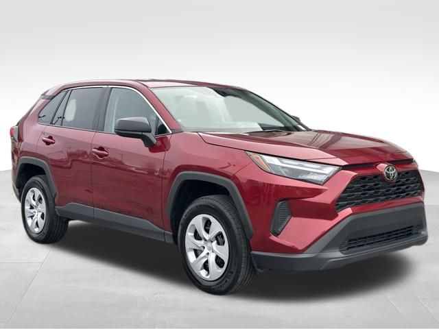 2024 Toyota RAV4 LE's photo