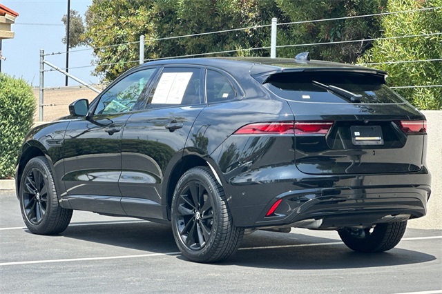 2025 Jaguar F-PACE P250 R-Dynamic S photo 3
