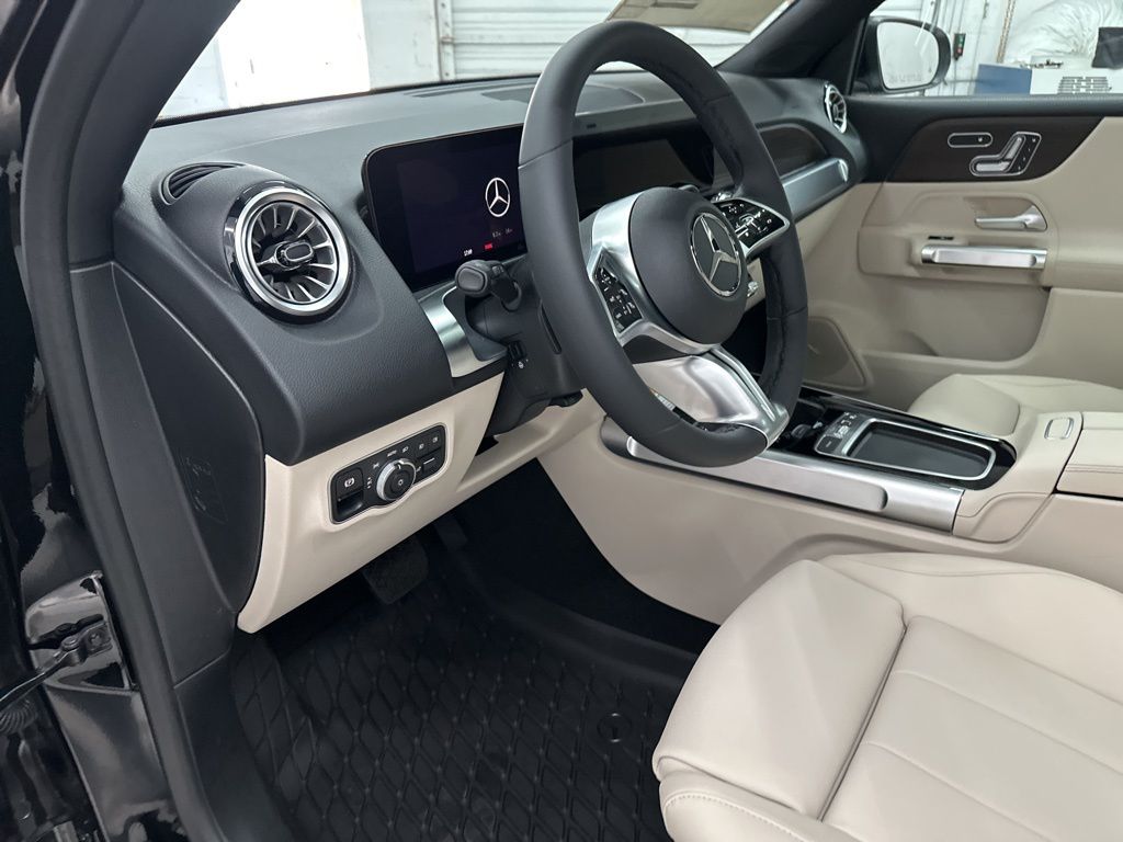 2026 Mercedes Benz GLB 250 4MATIC photo 9