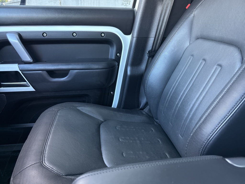 2022 Land Rover Defender 110 X-Dynamic HSE photo 37