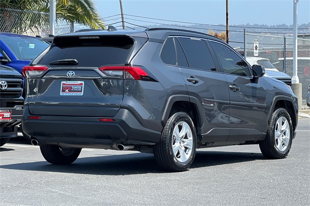 2019 Toyota RAV4 XLE photo 4